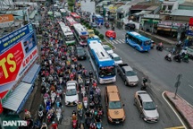 Chính phủ ra chương trình hành động hạn chế xe cá nhân tại đô thị lớn