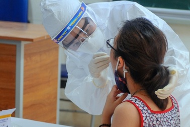 Thứ trưởng Y tế: “Dịch Covid-19 trên thế giới chưa thấy điểm dừng”