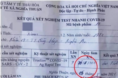 Nét bút vụng về "tố" tài xế sửa giấy xét nghiệm SARS-CoV-2