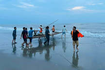 Tìm thấy thi thể 2 nam sinh lớp 9 đuối nước trên biển