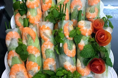 Hướng dẫn cách làm gỏi cuốn tôm thịt giải nóng ngày hè