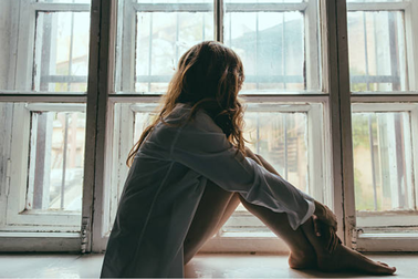 Bạn gái nhan sắc "vạn người mê" bị chỉ trích vì cư xử vô lễ với người lớn