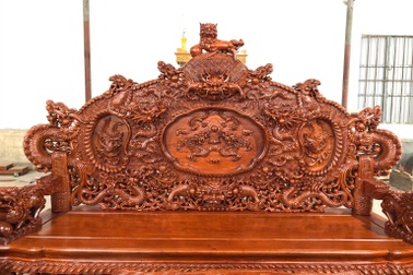 Soi giá những bộ bàn ghế khiến "thượng đế" vung tiền không tiếc tay