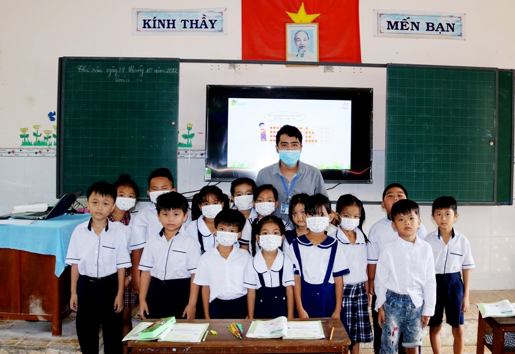 Gặp lại thầy giáo được BHYT chi trả tiền khám bệnh gần 13 tỷ đồng - 3 Gặp lại thầy giáo được BHYT chi trả tiền khám bệnh gần 13 tỷ đồng - 3