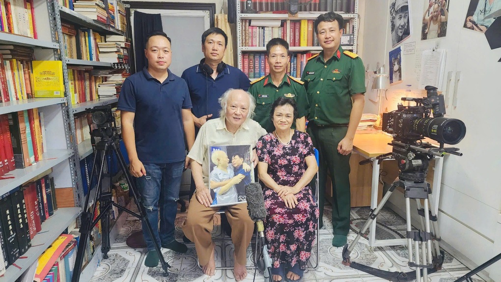 Chi tiết xúc động trong phim tài liệu Nhà báo chiến sĩ - 2 Chi tiết xúc động trong phim tài liệu Nhà báo chiến sĩ - 2
