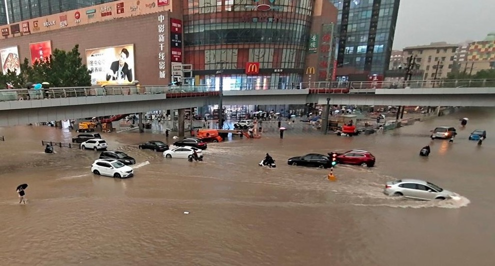 Cận cảnh ngập lụt nghiêm trọng do mưa lớn bất thường ở Trung Quốc - 1 Cận cảnh ngập lụt nghiêm trọng do mưa lớn bất thường ở Trung Quốc - 1