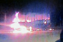 Hà Nội: Hoảng loạn xe khách đang chạy bốc cháy đùng đùng