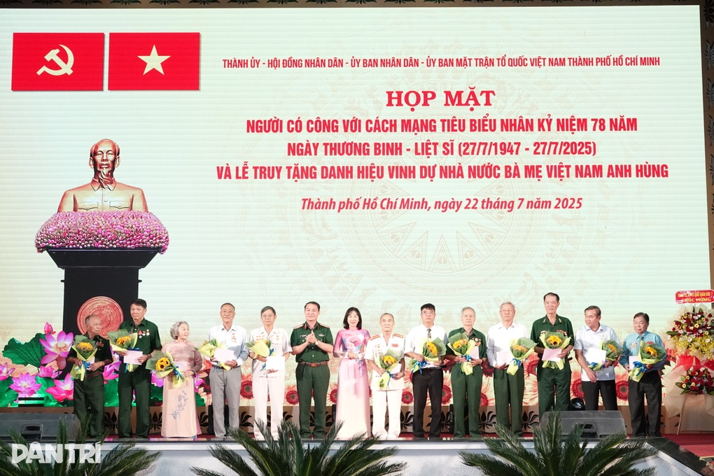 TPHCM họp mặt người có công và truy tặng danh hiệu Bà mẹ Việt Nam anh hùng - 1 TPHCM họp mặt người có công và truy tặng danh hiệu Bà mẹ Việt Nam anh hùng - 1