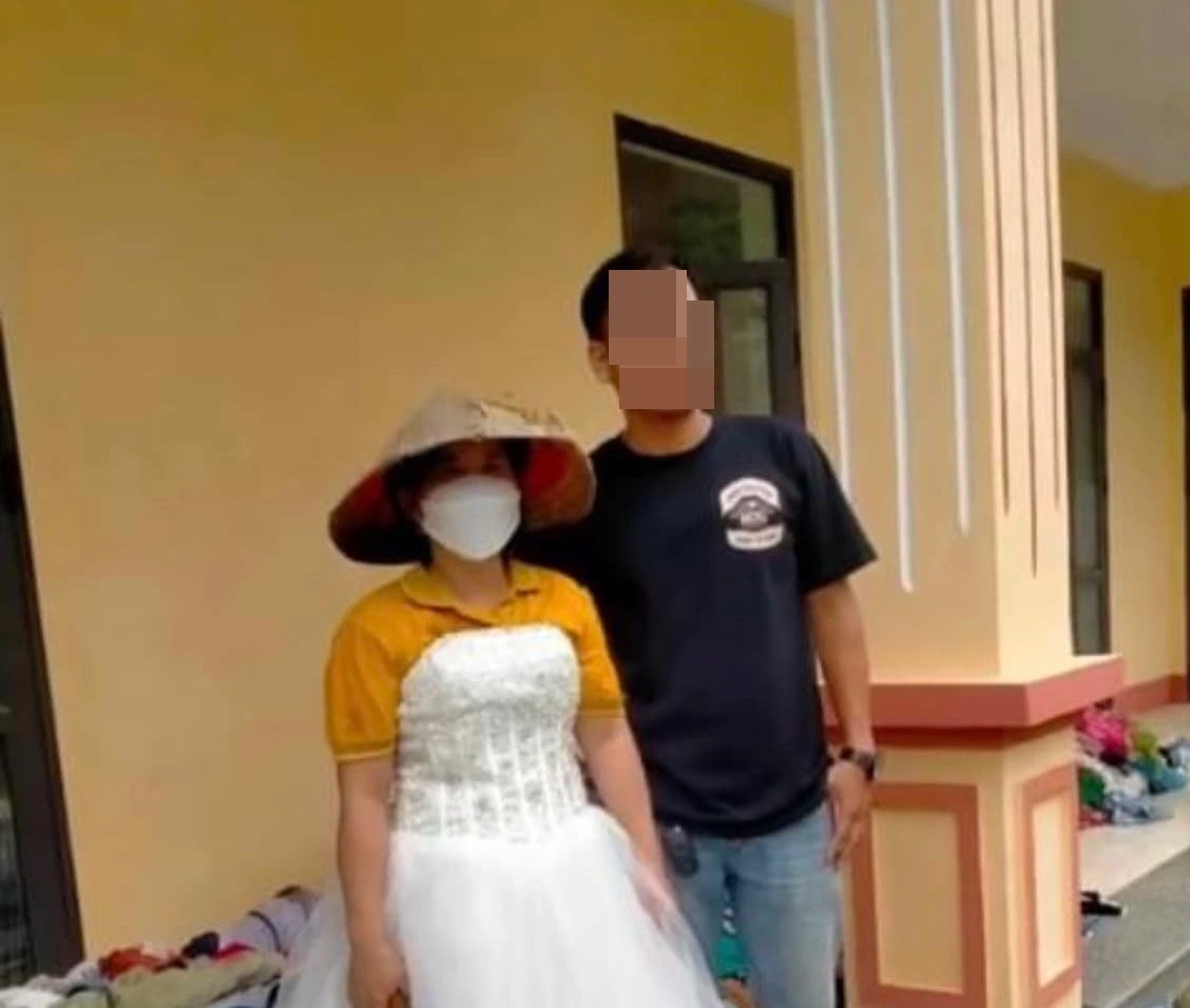 Kontroversi siri gaun pengantin yang disumbangkan untuk membantu mangsa banjir - 1 Tranh cãi loạt váy cưới được đưa đi quyên góp, cứu trợ bà con vùng lũ - 1