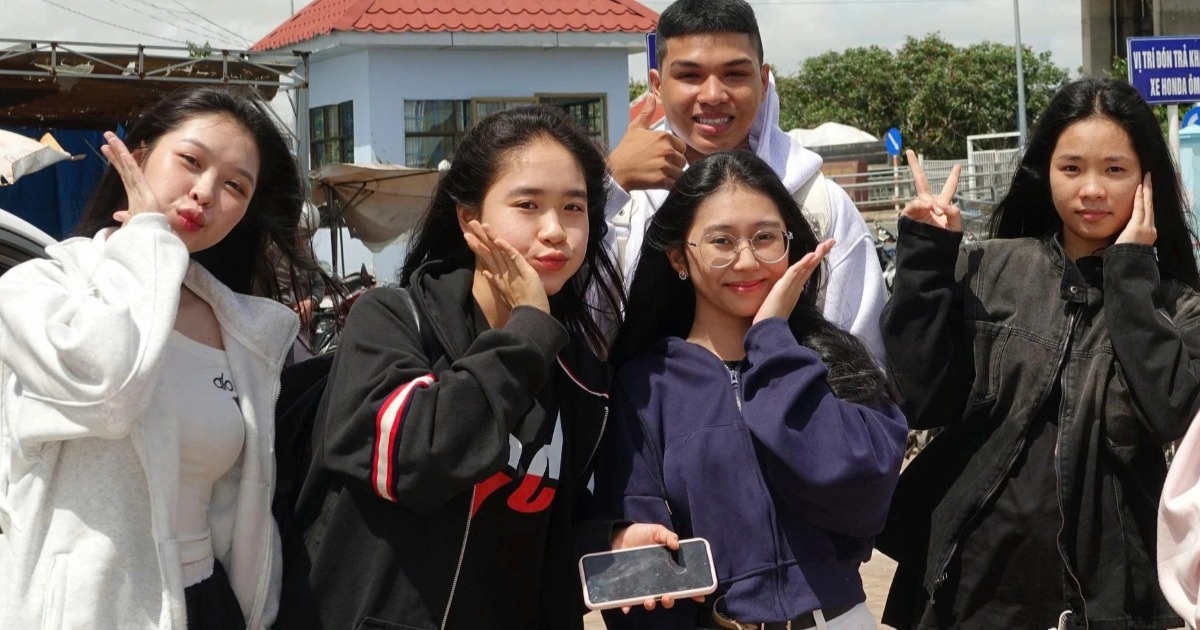 Gần 150 học sinh xã đảo vượt biển dự thi tốt nghiệp THPT 2025