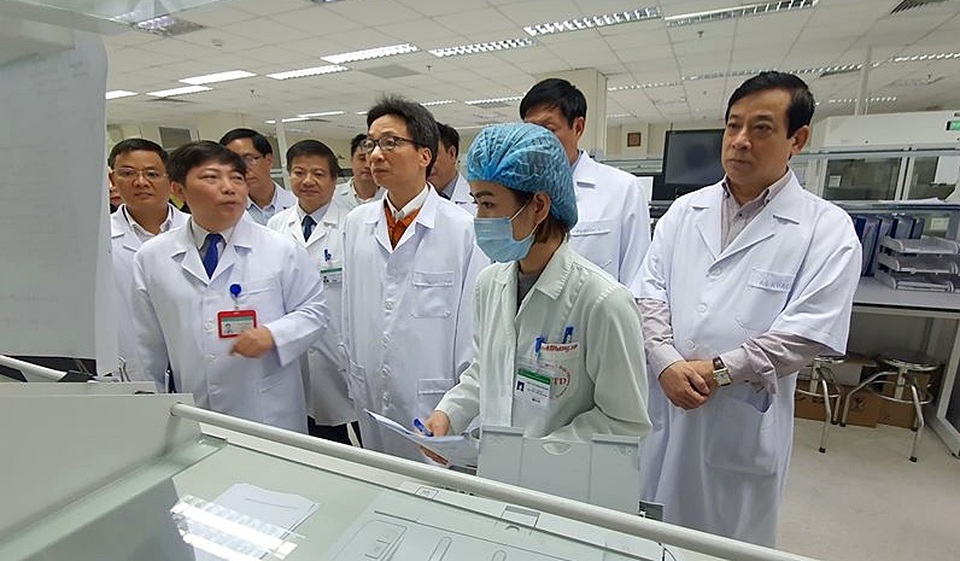 Phó Thủ tướng Vũ Đức Đam: Cần có khuyến nghị cụ thể về viêm phổi lạ, không để người dân hoảng sợ - 1 Phó Thủ tướng Vũ Đức Đam: Cần có khuyến nghị cụ thể về viêm phổi lạ, không để người dân hoảng sợ - 1