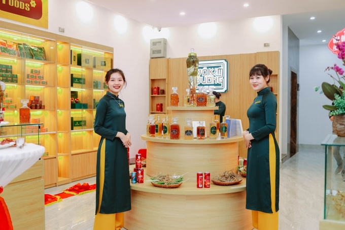 Tất cả sản được kinh doanh tại showroom đều do Tập đoàn Y Dược Sâm Ngọc Linh Việt Nam sản xuất theo các quy trình công nghệ cao.