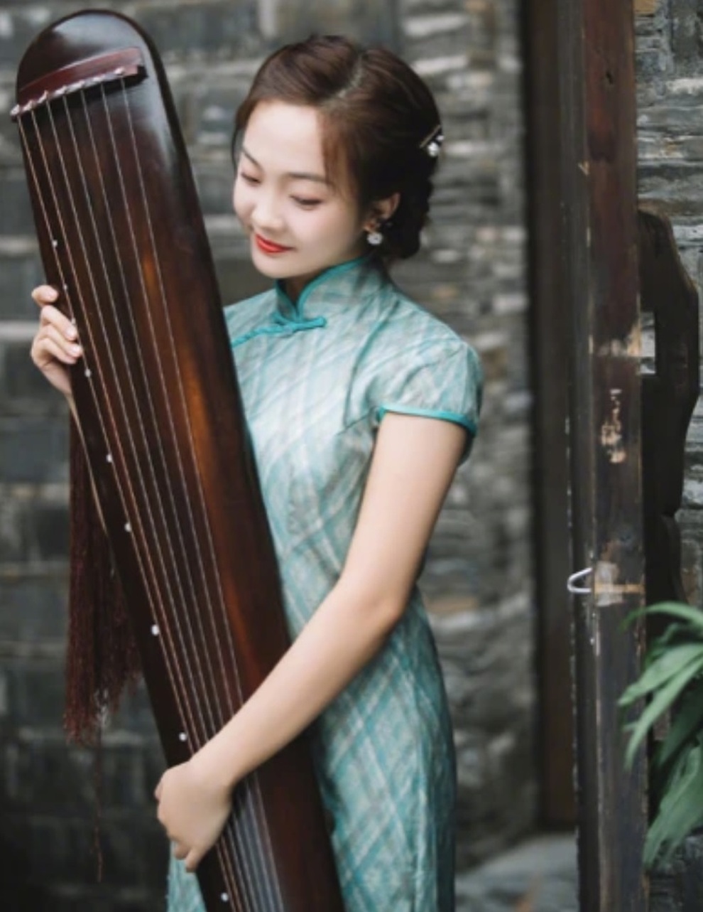 Bé gái Olympic mãi chật vật: Nhiều người hỏi Trương Nghệ Mưu ở đâu... - 5