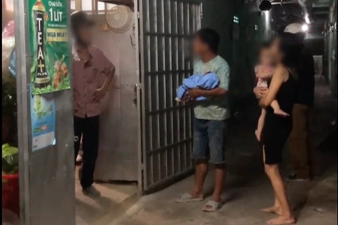 Vợ chồng trẻ ôm xác con 5 tháng tuổi bị chủ trọ đuổi ra đường - 2 Vợ chồng trẻ ôm xác con 5 tháng tuổi bị chủ trọ đuổi ra đường - 2
