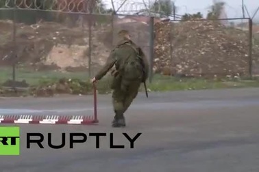 Căn cứ không quân Nga tại Syria được bảo vệ nghiêm ngặt (Video: RT)