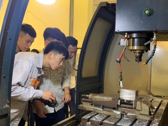 Sinh viên Trường Cao đẳng nghề Vĩnh Phúc trong giờ thực hành
