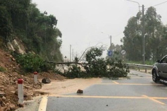 Xuất hiện nhiều điểm sạt lở trên đèo An Khê