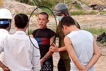 Thanh niên điên cuồng lái máy múc đập nát 2 ô tô khai gì?