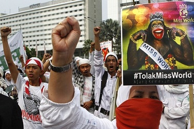 Hoa hậu Thế giới 2013 bị tín đồ đạo Hồi "khủng bố"