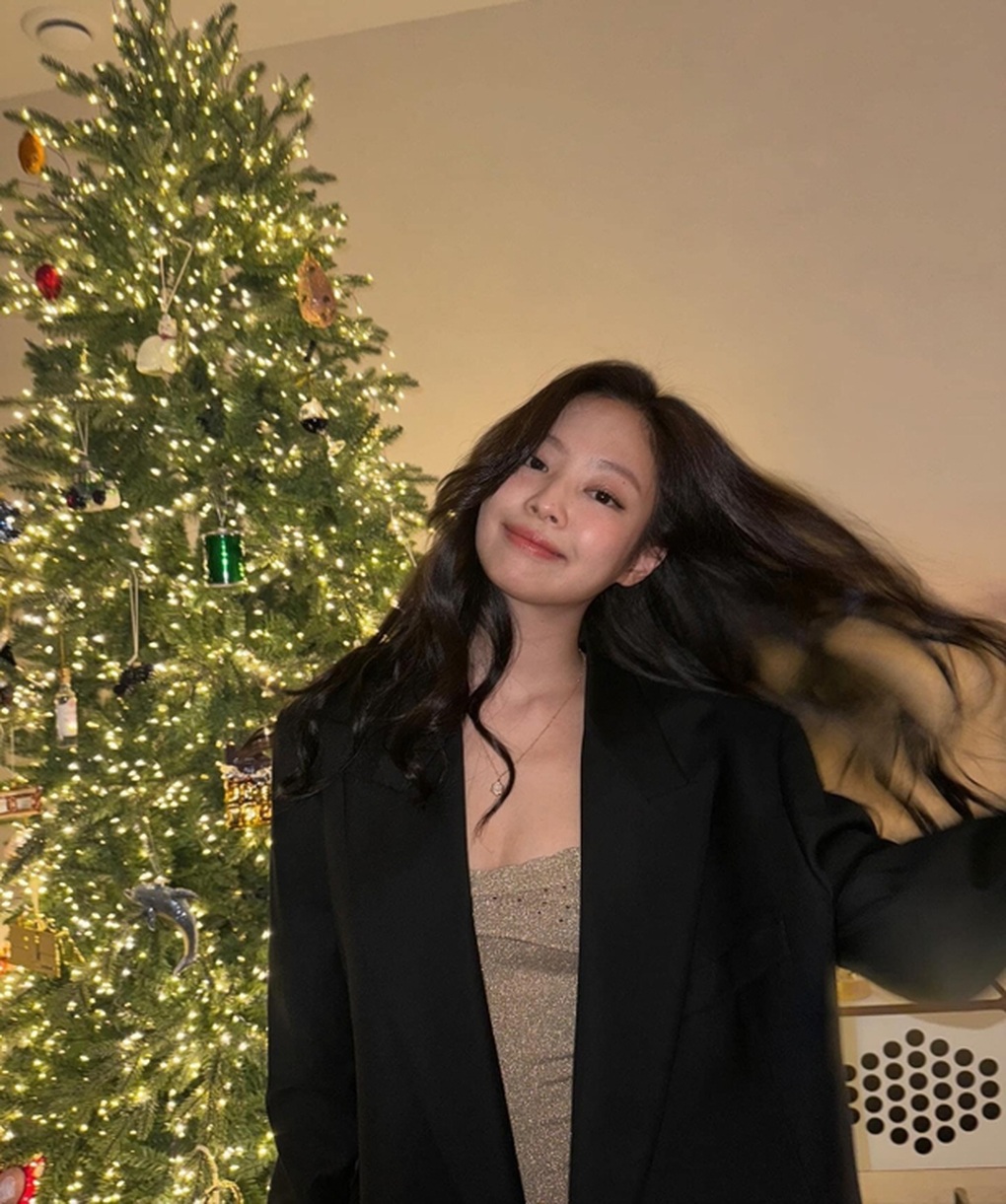 Trở thành bà chủ, Jennie tất bật với lịch làm việc dày đặc - 4 Trở thành bà chủ, Jennie tất bật với lịch làm việc dày đặc - 4