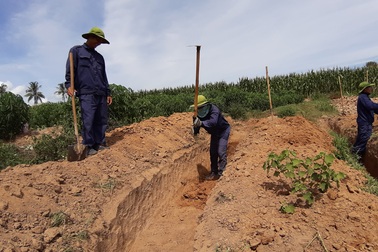 Bài 1: “Bỏ Tết, xuyên rừng sâu” để đi tìm đồng đội trên nước bạn