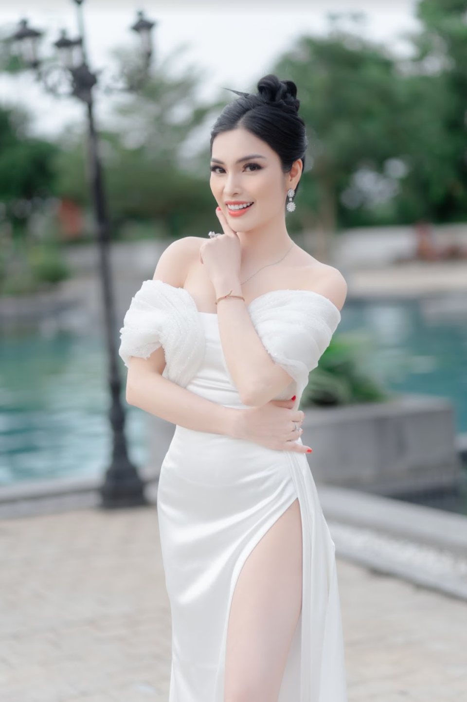 MC Kim Huyền Sâm quyến rũ ở hàng ghế giám khảo - 3 MC Kim Huyền Sâm quyến rũ ở hàng ghế giám khảo - 3