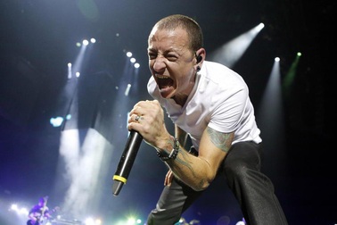 Nhiều sao Việt “sốc” khi giọng ca chính của Linkin Park tự tử ở tuổi 41