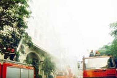 Vòi chữa cháy “bất lực” với nhà cao trên 20 tầng