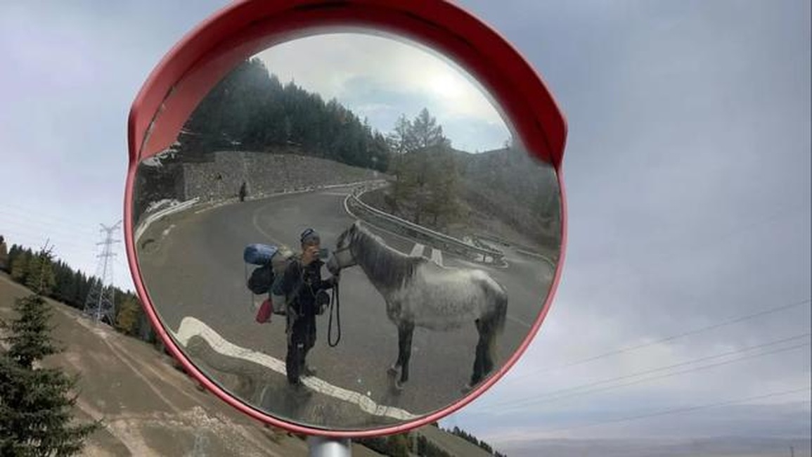 Anh chàng cưỡi ngựa hơn 4000 km về quê tìm bạn gái vì mẹ giục kết hôn - 2 Anh chàng cưỡi ngựa hơn 4000 km về quê tìm bạn gái vì mẹ giục kết hôn - 2
