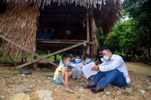 Không có điều kiện học trực tuyến: Thầy cô gõ cửa từng nhà giao bài tập