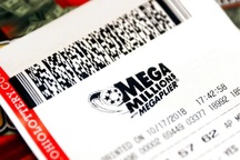 Người phụ nữ Mỹ trúng cùng lúc 2 tờ vé số 2 triệu USD