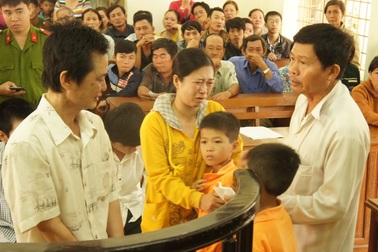 "Hãy giữ mùa xuân đẹp cho mình và những người xung quanh"