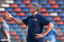 HLV Philippe Troussier triệu tập 30 cầu thủ lên đội tuyển Việt Nam