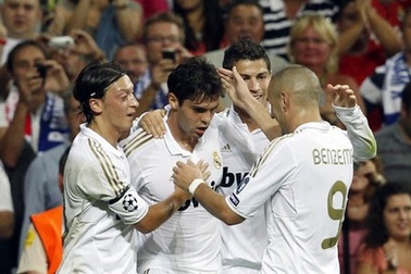 Real Madrid và Barcelona "diễu võ dương oai"