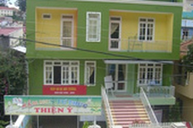 Vụ cháu bé 2 tuổi kẹt thang máy: Đình chỉ một bảo mẫu