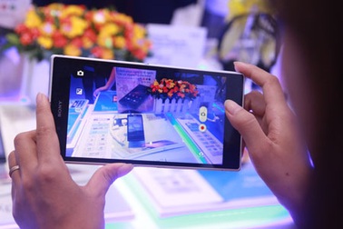 Sony Xperia Z Ultra chính hãng giá 18 triệu, bán từ ngày 9/8