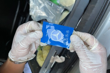 Thu giữ hàng nghìn gói ma túy in logo mercedes