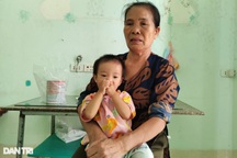 Người đàn bà khốn khổ và nỗi sợ hãi tột cùng mỗi lần con gái "nổi điên"