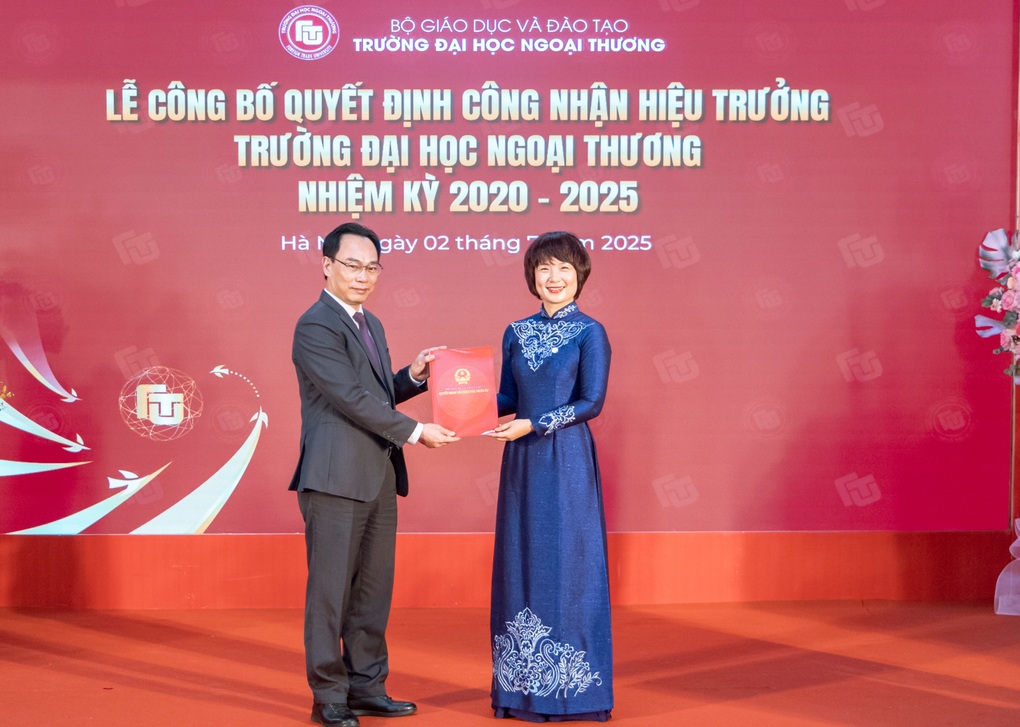 Sau 20 năm, Trường ĐH Ngoại thương có hiệu trưởng là nữ - 1 Sau 20 năm, Trường ĐH Ngoại thương có hiệu trưởng là nữ - 1