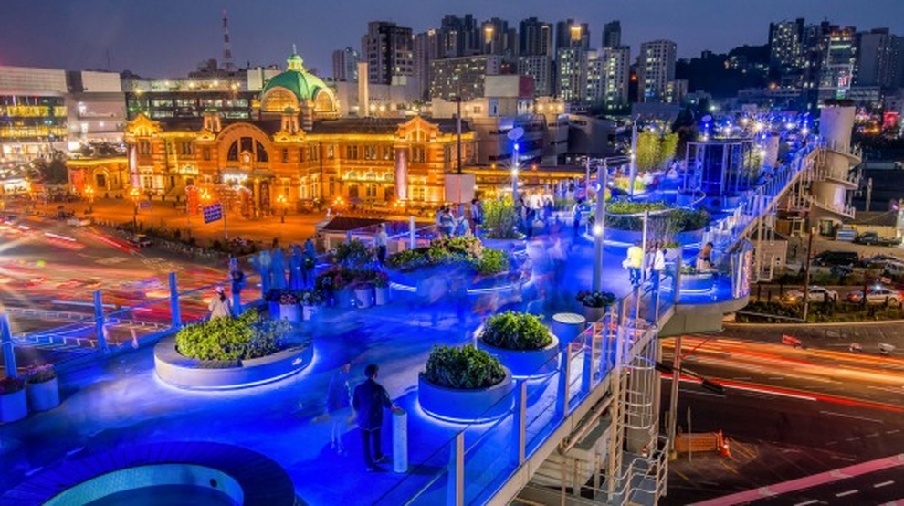 Cầu vượt trên cao hóa công viên giữa phố với hàng ngàn cây xanh - 6