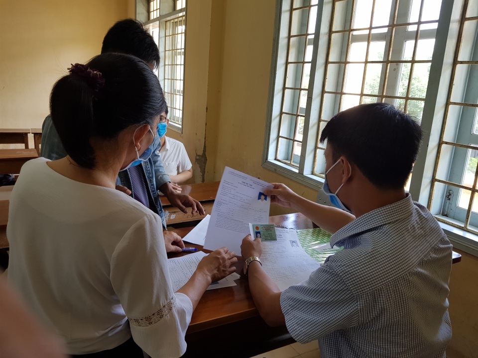 Phòng dịch chặt chẽ trong ngày làm thủ tục dự thi tốt nghiệp THPT đợt 2 - 14 Phòng dịch chặt chẽ trong ngày làm thủ tục dự thi tốt nghiệp THPT đợt 2 - 14