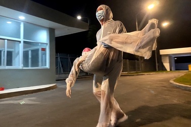 Biết ơn các y bác sĩ: Đừng chỉ nói thôi mà hãy hành động có trách nhiệm!