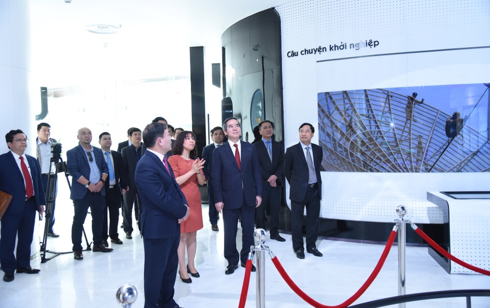 Ông Nguyễn Văn Bình: Thời Cách mạng công nghiệp 4.0 cần hạn chế cấm đoán để phát triển - 2 Ông Nguyễn Văn Bình: Thời Cách mạng công nghiệp 4.0 cần hạn chế cấm đoán để phát triển - 2