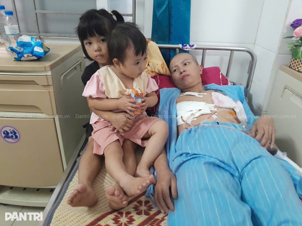 Nhìn hai con, tôi chưa bao giờ sợ chết như lúc này - 3 Nhìn hai con, tôi chưa bao giờ sợ chết như lúc này - 3