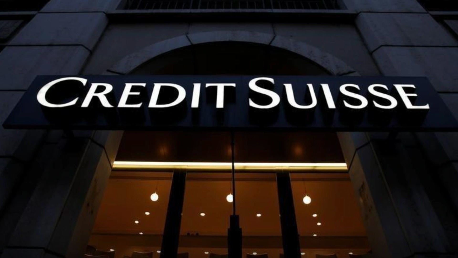 Tin đồn Credit Suisse phá sản: Lặp lại "cú sốc" Lehman Brother 2008?