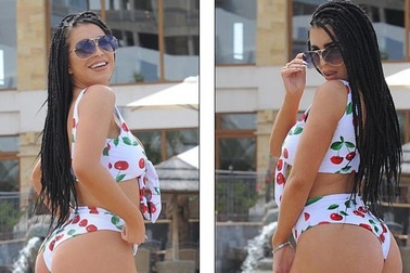 Katie Salmon khoe thân hình rực lửa