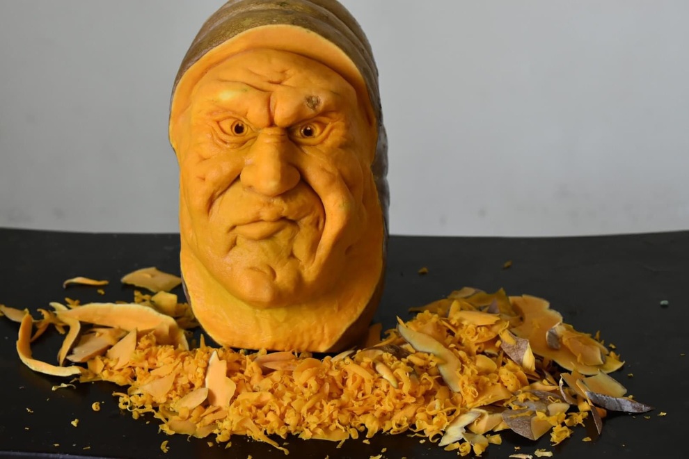 Chàng trai hô biến quả bí đỏ thành tác phẩm ấn tượng mùa Halloween - 4 Chàng trai hô biến quả bí đỏ thành tác phẩm ấn tượng mùa Halloween - 4