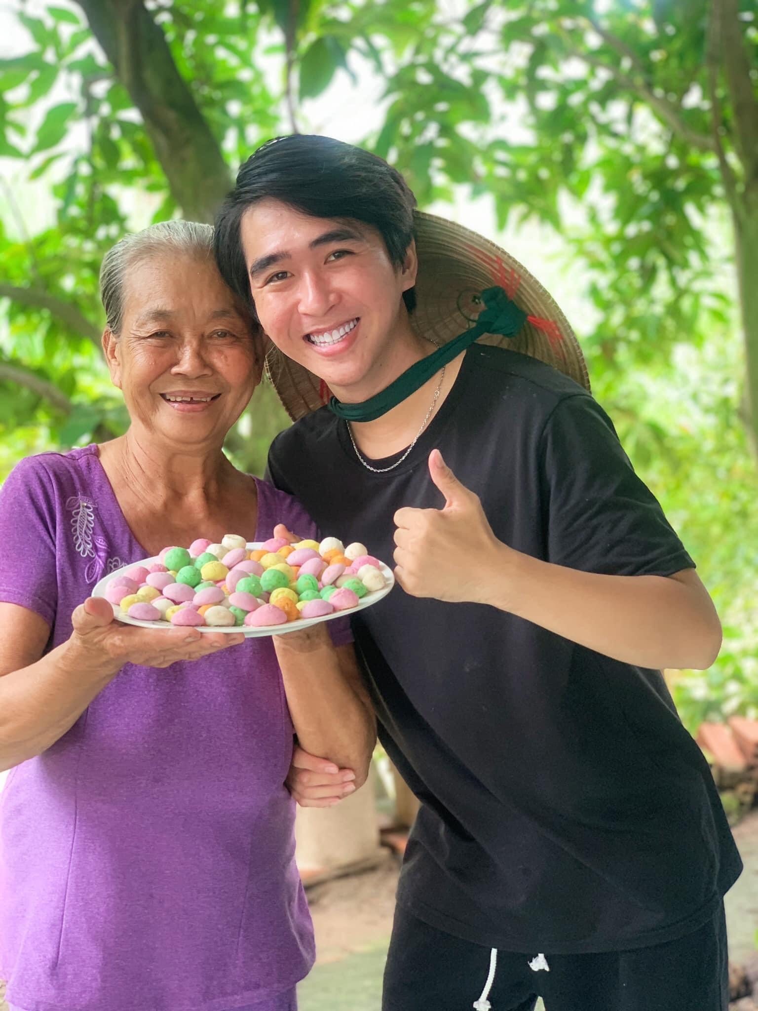 Chàng trai xứ sở sen hồng cùng bà nội kể chuyện làm bánh dân gian - 6 Chàng trai xứ sở sen hồng cùng bà nội kể chuyện làm bánh dân gian - 6