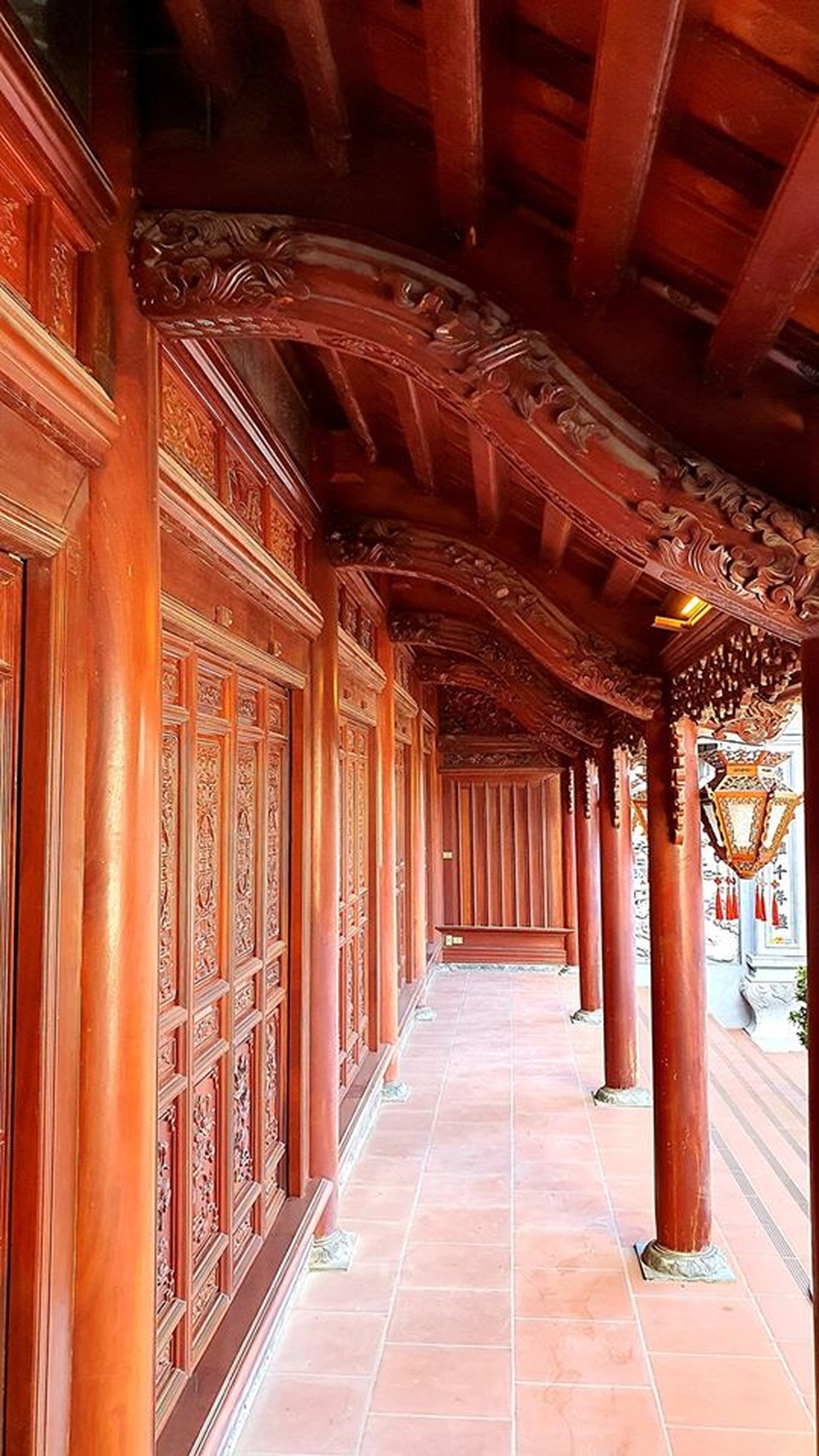 Ngắm nhà gỗ cổ Bắc Bộ với hồ cá Koi đẹp hiếm có ở ngoại thành Hà Nội - 8 Ngắm nhà gỗ cổ Bắc Bộ với hồ cá Koi đẹp hiếm có ở ngoại thành Hà Nội - 8