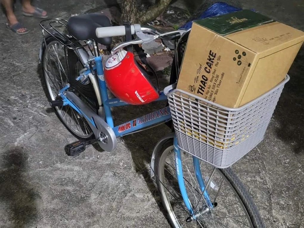 Cậu bé Phú Yên định đạp xe 400 cây số và nỗi đau thùng phi nhớ mẹ - 2 Cậu bé Phú Yên định đạp xe 400 cây số và nỗi đau thùng phi nhớ mẹ - 2